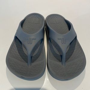 (2/$30) Telic Flip Flops - Grey - Size 6